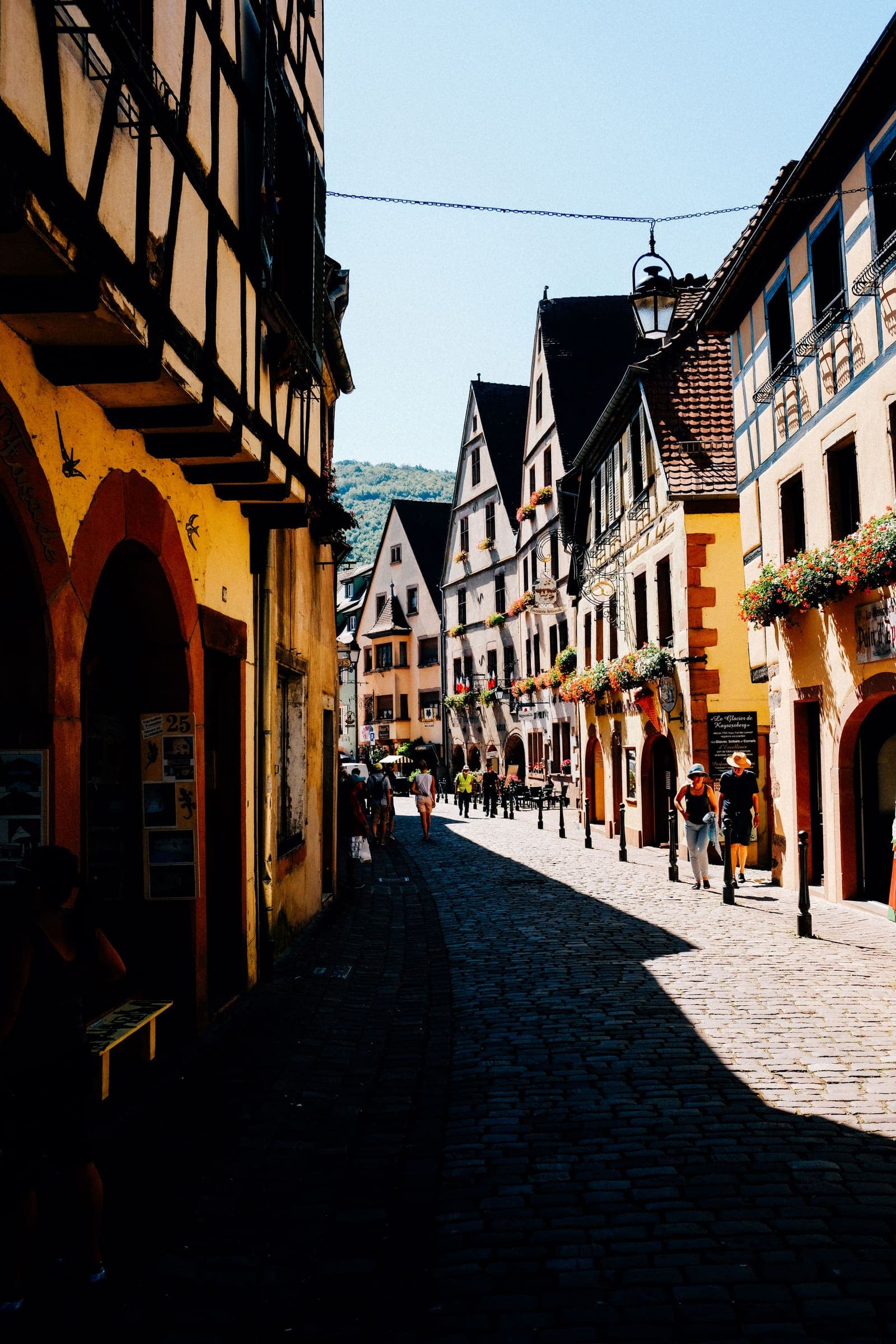 Historische Altstadtgasse in einer sächsischen Kleinstadt
